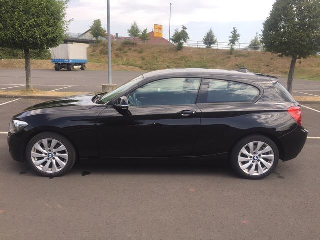Gebraucht BMW 114 102 PS (75 kW) 2014 Schwarz metallic Kleinwagen