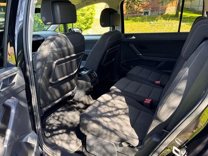 Gebraucht VW Touran 116 PS (85 kW) 2018 Schwarz Van / Kleinbus