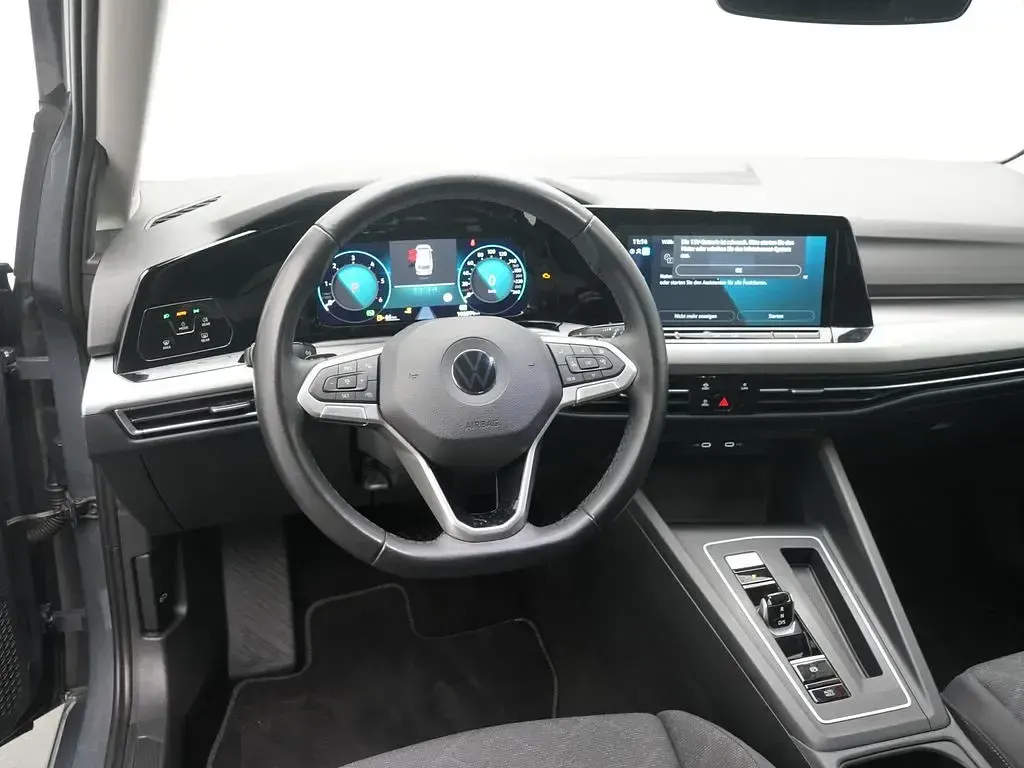 Gebraucht VW Golf VIII Life 150 PS (110 kW) 2023 Delfingrau Kombi
