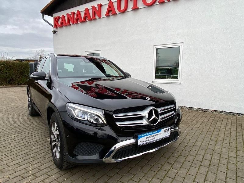 Schwarz Gebraucht 2017 Mercedes GLC250 SUV | 22.900 € (Fairer Preis) - Bild 1/4