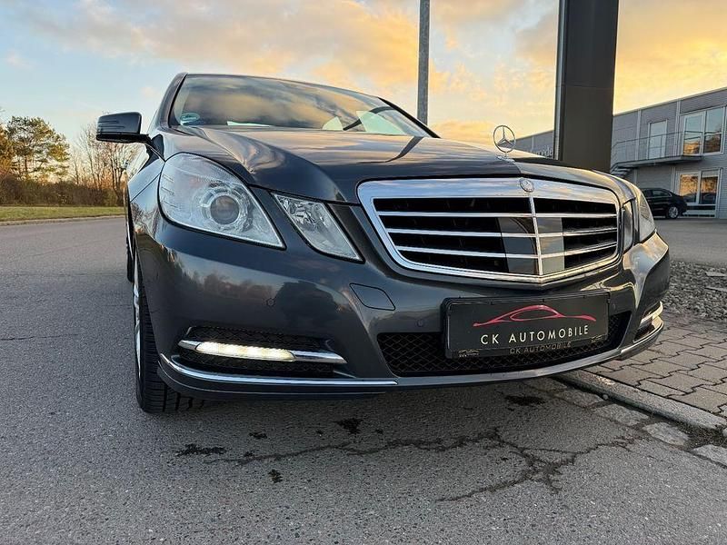 Gebraucht Mercedes E250 204 PS (150 kW) 2012 Grau Limousine