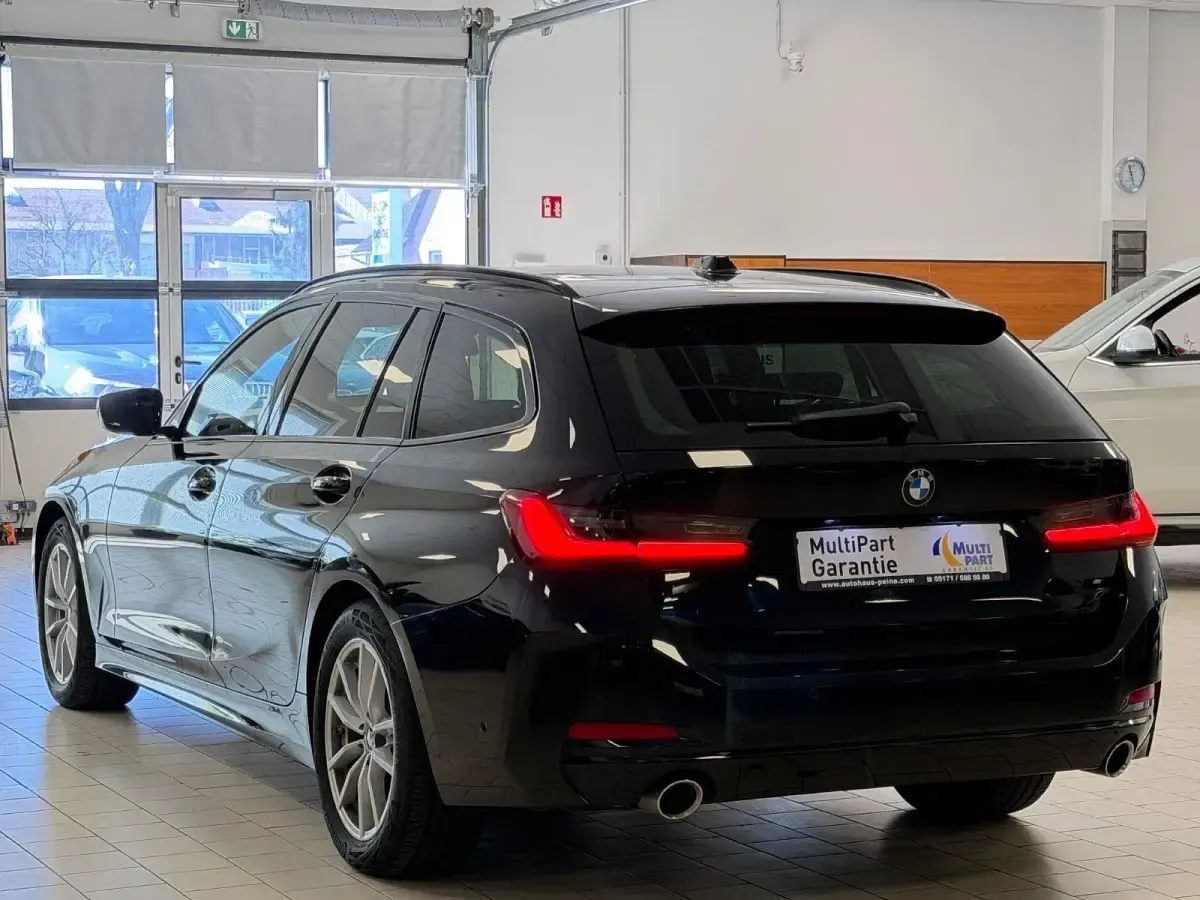 Gebraucht BMW 318 Performance 150 PS (110 kW) 2023 Schwarz Kombi