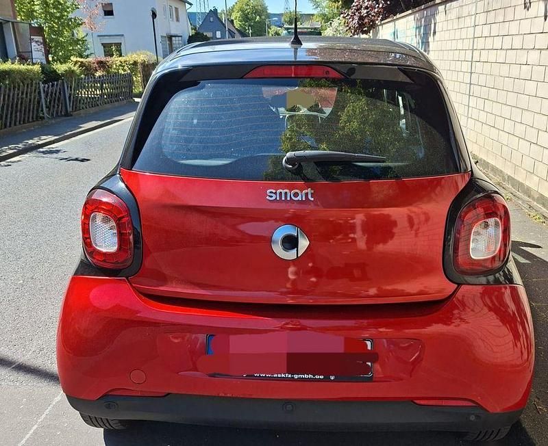 Second-hand Smart ForFour Passion 90 CP (66 kW) 2016 Roșu Hatchback