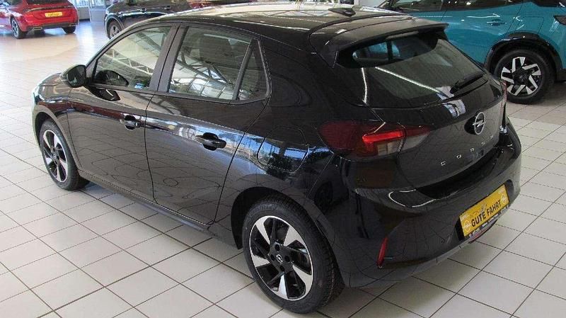 Gebraucht Opel Corsa-e Edition 100 kW (136 PS) 2024 Lackierung schwarz perla nera/ Kleinwagen