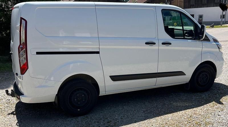 Gebraucht Ford Transit Custom 131 PS (96 kW) 2022 Weiß Van / Kleinbus