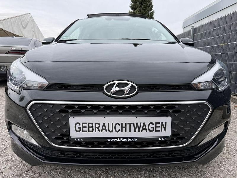 Gebraucht Hyundai i20 Style 90 PS (66 kW) 2016 Schwarz Limousine