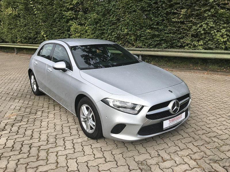 Gebraucht Mercedes A180 116 PS (85 kW) 2019 Silber Limousine