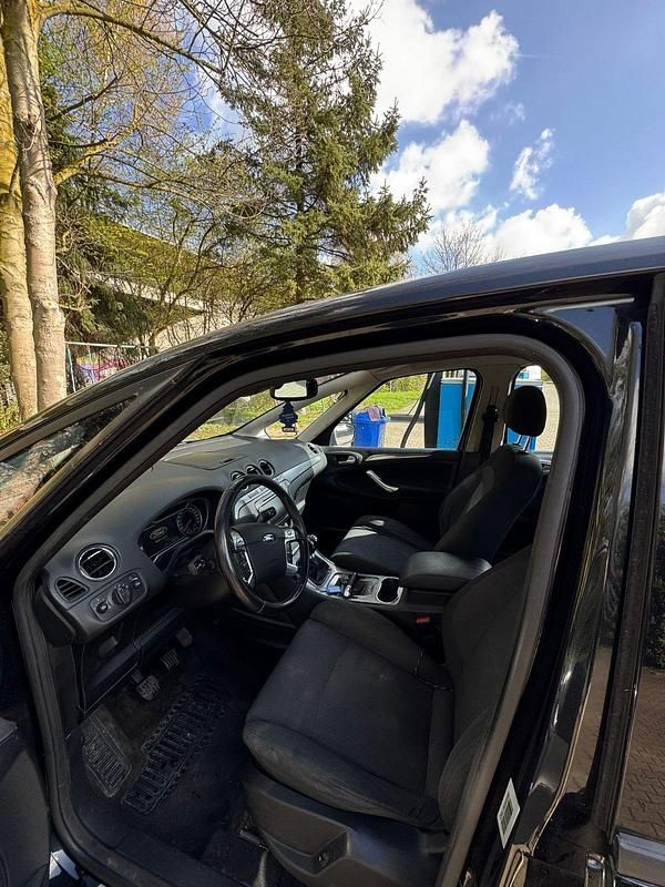 Second-hand Ford S-MAX S 103 CP (75 kW) 2008 Negru Monovolum