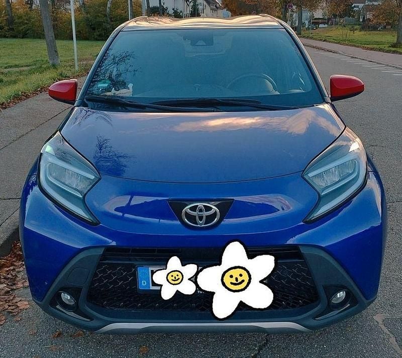 Blau Gebraucht 2022 Toyota Aygo X-plore Kleinwagen | 13.800 € (Guter Preis) - Bild 1/4