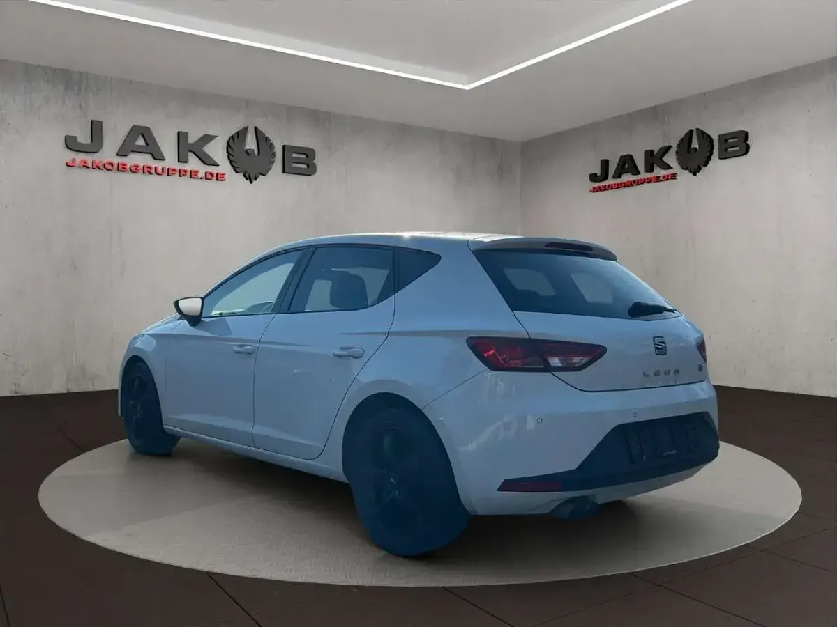 Używany Seat Leon FR 125 KM (91 kW) 2015 Biały Hatchback