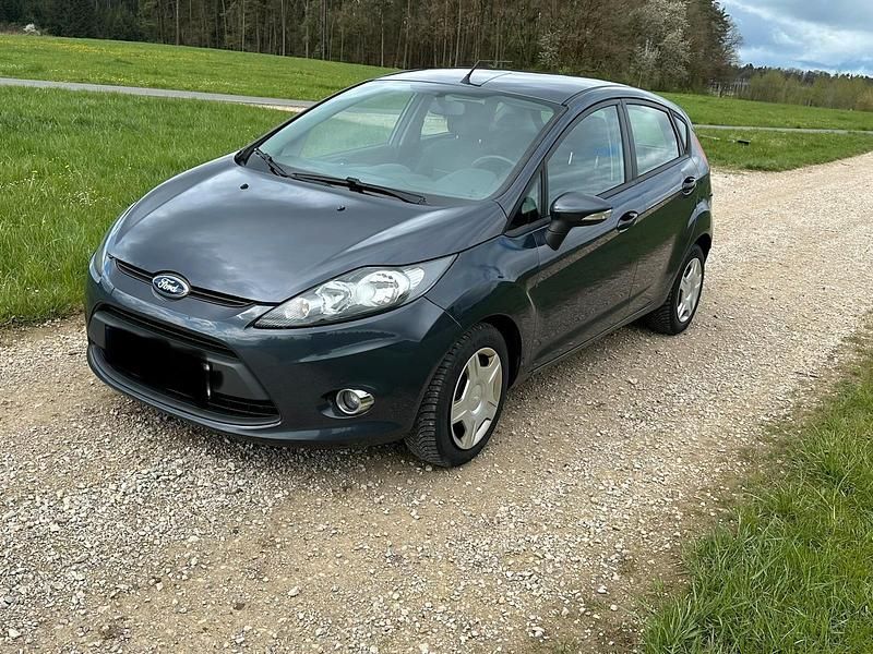 Gebraucht Ford Fiesta 82 PS (60 kW) 2012 Blau Kleinwagen