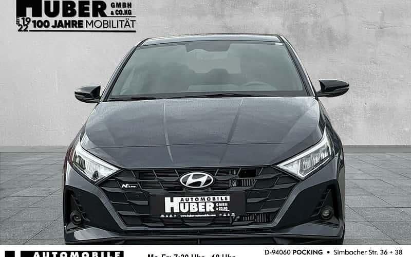 Grau Neu 2025 Hyundai i20 N Line Limousine | 24.490 € (Teuer) - Bild 1/4
