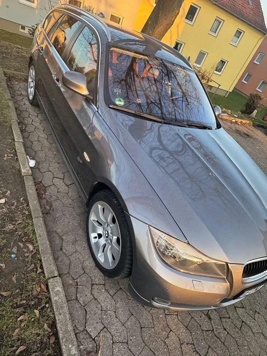 Gebraucht BMW 320 Exclusive 184 PS (135 kW) 2012 Grau Kombi