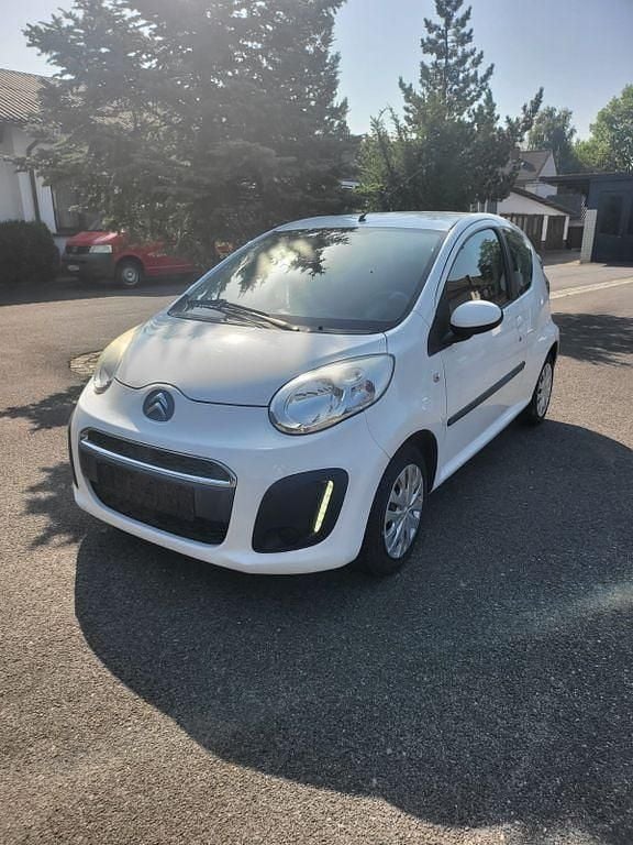 Weiß Gebraucht 2013 Citroën C1 Tendance Kleinwagen | 2.900 € (Fairer Preis) - Bild 1/4