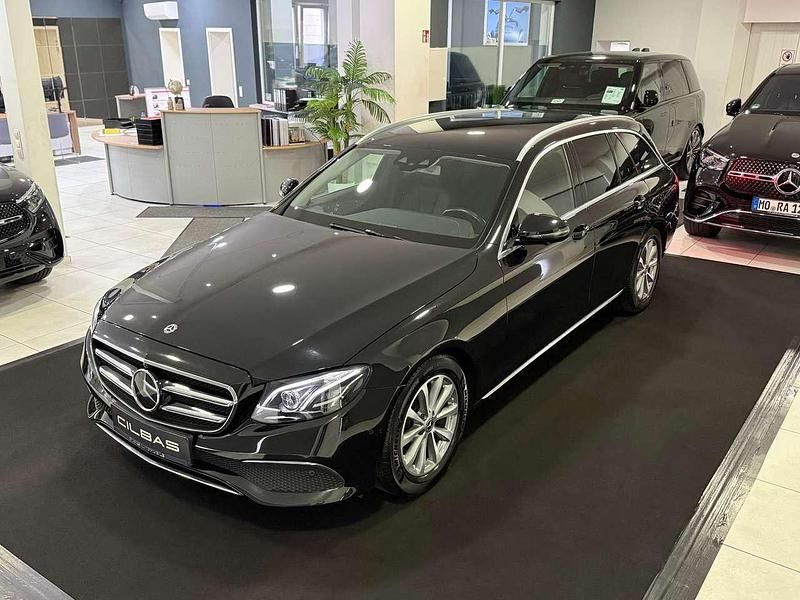 Schwarz Gebraucht 2019 Mercedes E200 Avantgarde Kombi | 24.900 € (Fairer Preis) - Bild 1/4