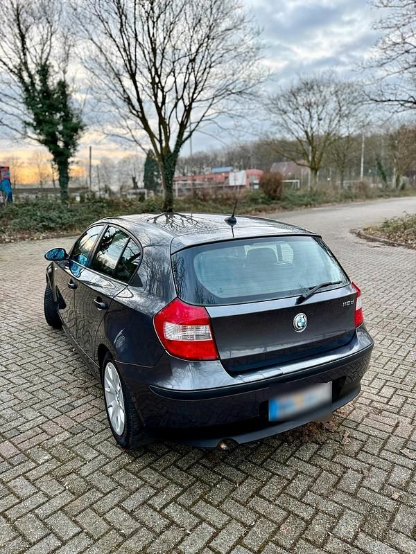 Gebraucht BMW 118 122 PS (89 kW) 2005 Grau Kleinwagen