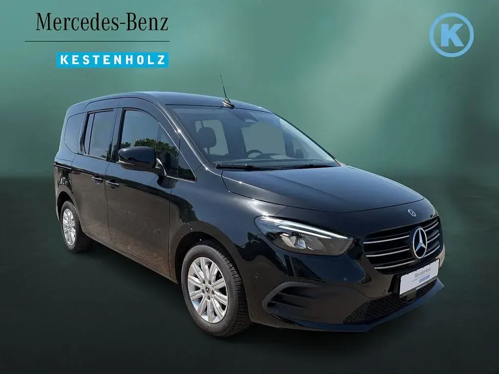 Gebraucht Mercedes T180 Progressive 131 PS (96 kW) 2023 Loparitschwarz Van / Kleinbus