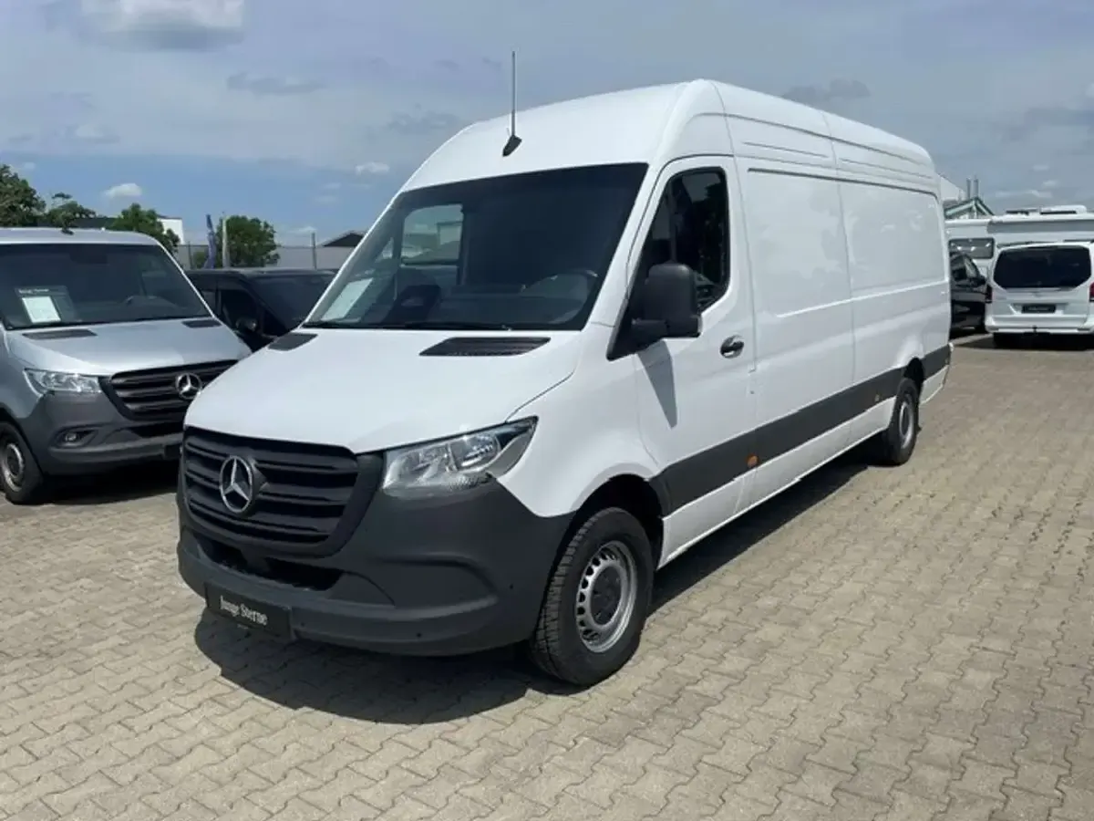 Gebraucht Mercedes Sprinter 170 PS (125 kW) 2025 Weiß Van