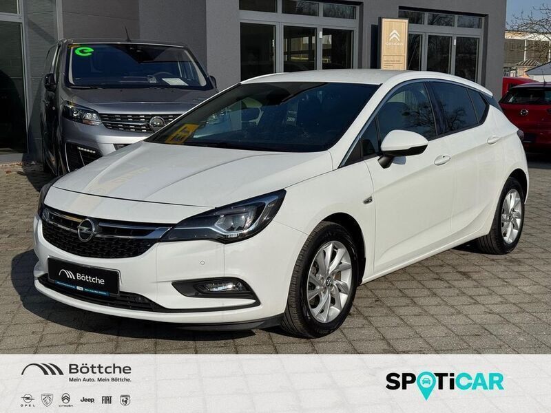 Schneeweiss/summitwhite/arctic Gebraucht 2018 Opel Astra Dynamic Limousine | 11.950 € (Guter Preis) - Bild 1/4