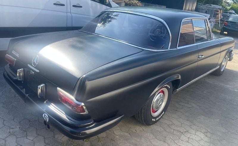Schwarz Gebraucht 1966 Mercedes 250 SE Coupé | 28.890 € - Bild 1/4