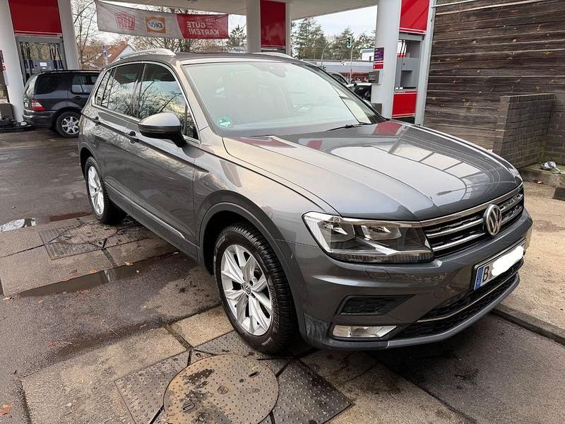 Grau Gebraucht 2016 VW Tiguan SUV | 22.000 € (Fairer Preis) - Bild 1/4
