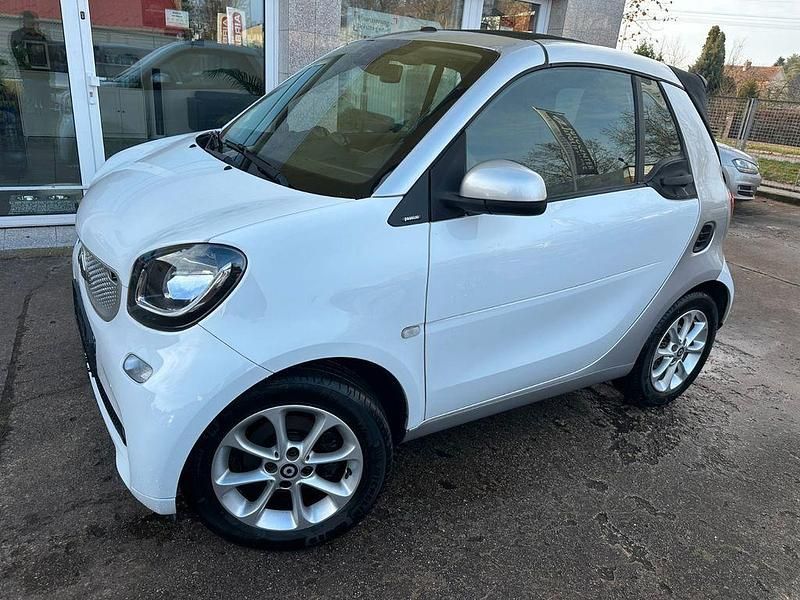 Weiß Gebraucht 2016 Smart ForTwo Cabrio Passion Cabrio | 13.900 € (Teuer) - Bild 1/4