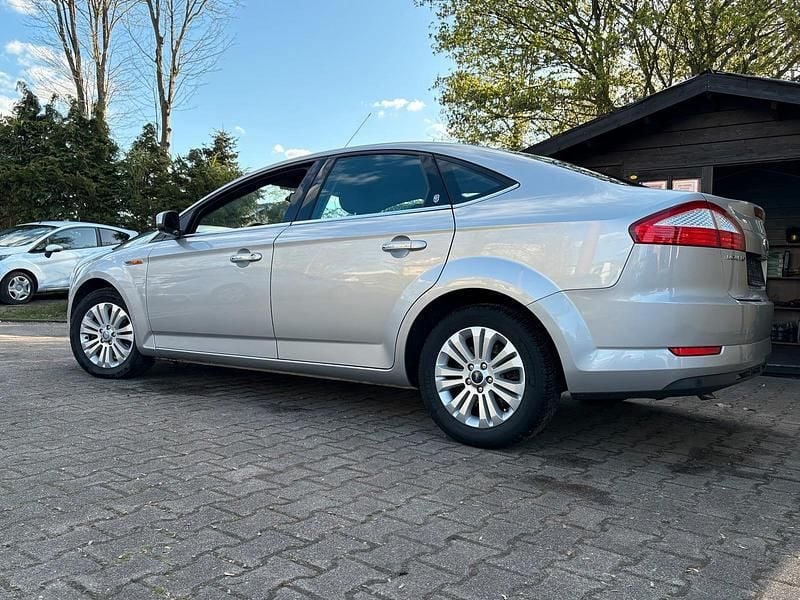 Gebraucht Ford Mondeo Ghia 159 PS (116 kW) 2007 Grau Limousine