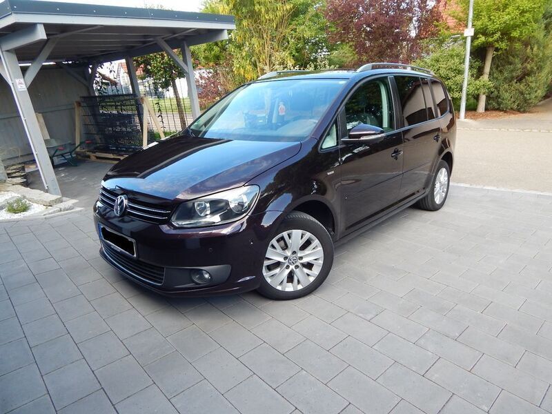 Violet Gebraucht 2013 VW Touran Life Van / Kleinbus | 9.990 € (Etwas zu teuer) - Bild 1/4