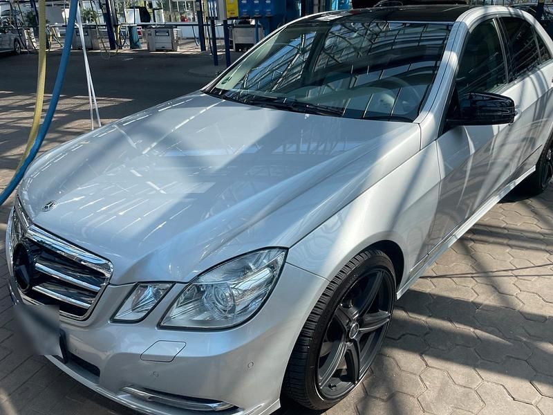 Silber Gebraucht 2011 Mercedes E350 Limousine | 11.500 € (Fairer Preis) - Bild 1/4