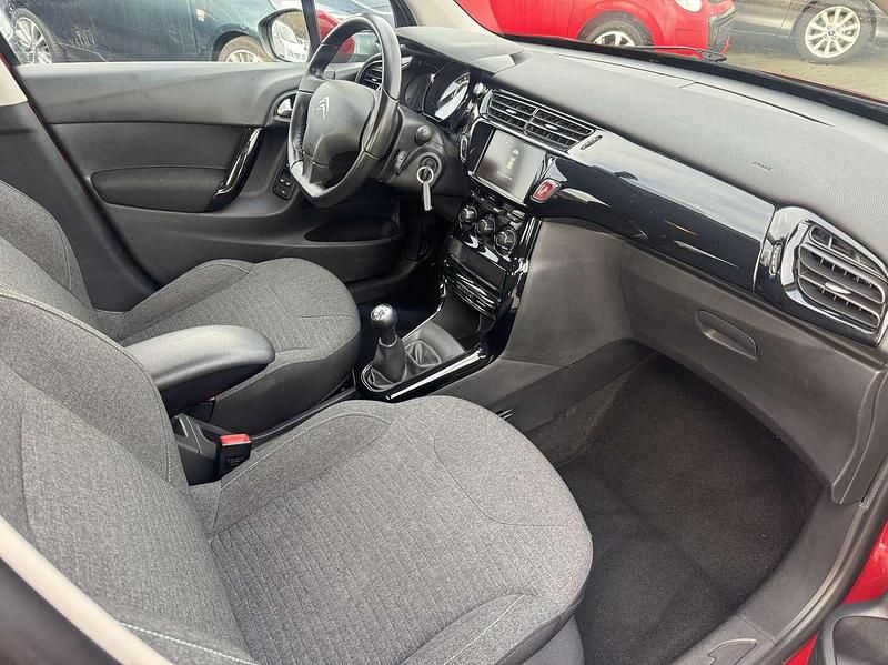 Gebraucht Citroën C3 SELECTION 68 PS (50 kW) 2015 Lackierung rot rubi/metallic Kleinwagen