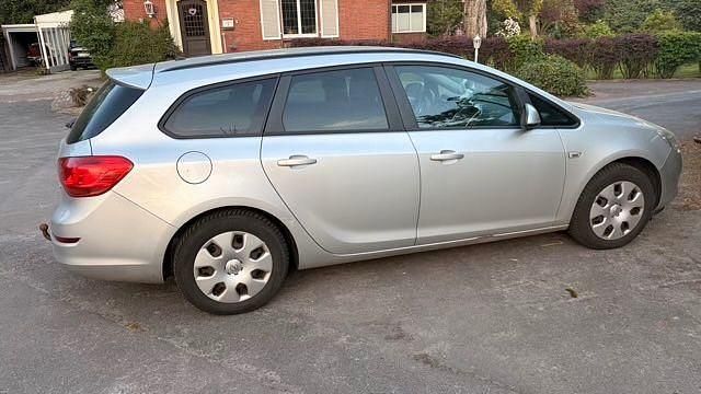 Używany Opel Astra Selection 140 KM (102 kW) 2011 Srebrny Kombi