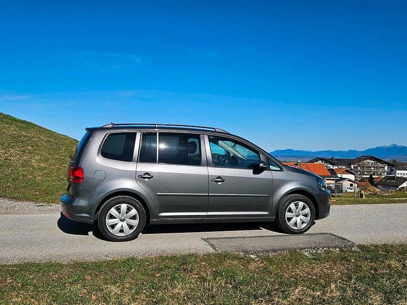 Gebraucht VW Touran 105 PS (77 kW) 2012 Grau Van / Kleinbus