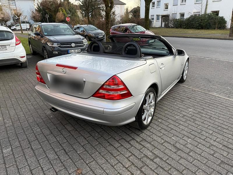 Gebraucht Mercedes SLK230 Edition 197 PS (144 kW) 2002 Silber Cabrio
