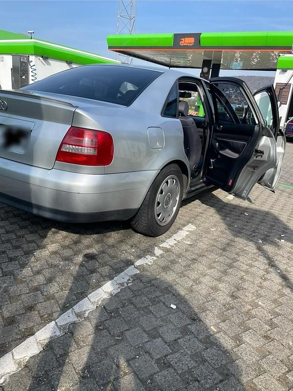 Gebraucht Audi A4 125 PS (91 kW) 1999 Silber Limousine