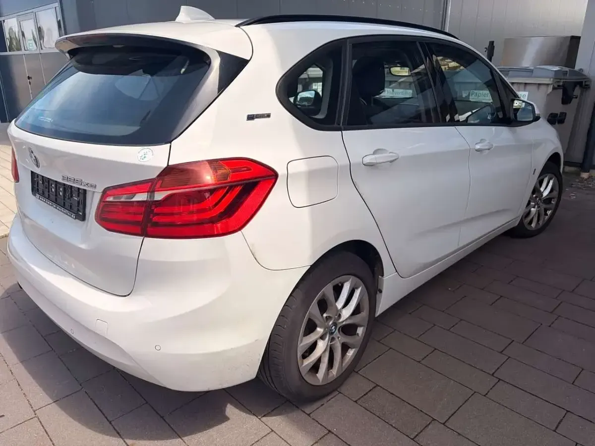Gebraucht BMW 225 Advantage 136 PS (100 kW) 2018 Alpinweiss Kombi