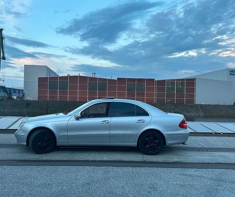 Gebraucht Mercedes E320 224 PS (164 kW) 2002 Silber Limousine