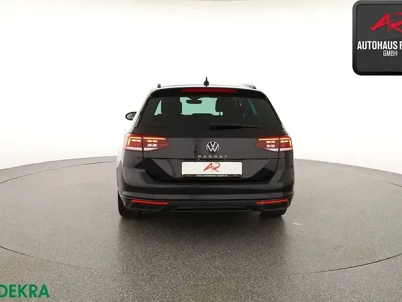Usata VW Passat R-line 150 CV (110 kW) 2023 Nero Station wagon