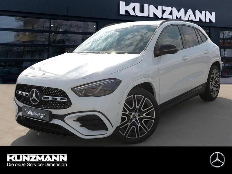 Polarweiss Gebraucht 2025 Mercedes GLA200 AMG SUV | 40.490 € (Fairer Preis) - Bild 1/4