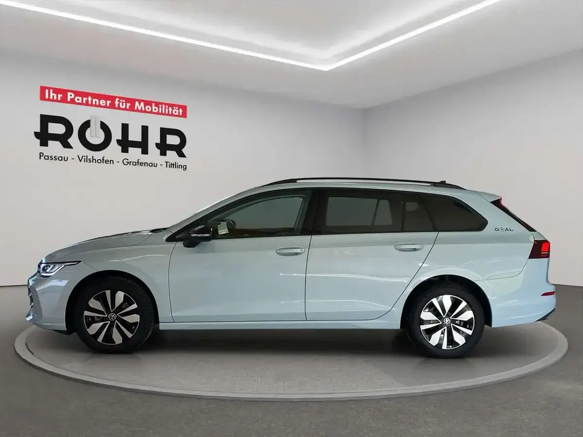 Gebraucht VW Golf VIII Goal 116 PS (85 kW) 2025 Crystal ice blue metallic Kombi
