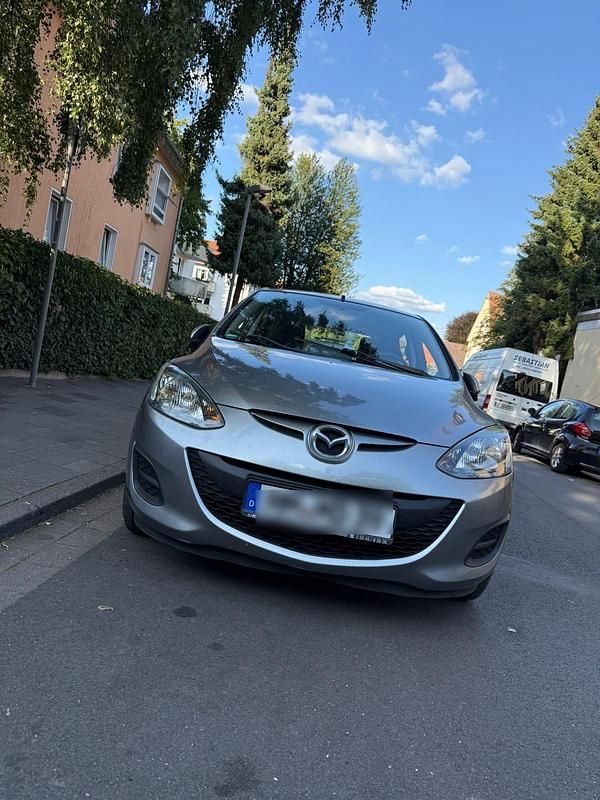 Silber Gebraucht 2011 Mazda 2 Kleinwagen | 2.000 € (Guter Preis) - Bild 1/4