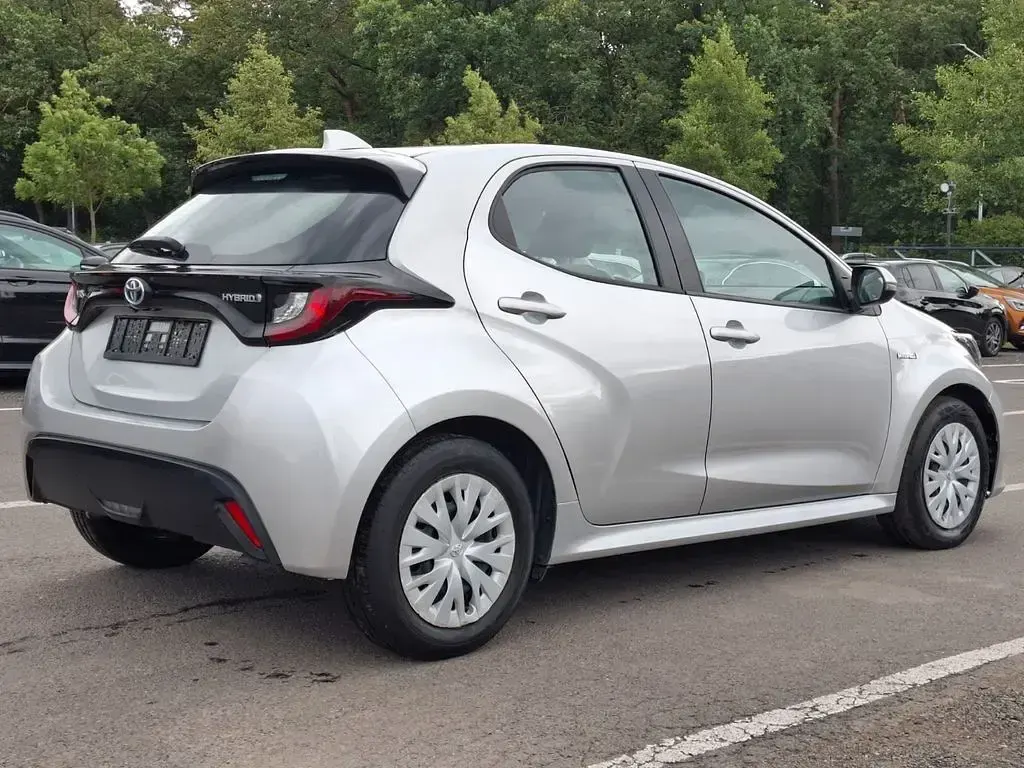 Gebraucht Toyota Yaris 92 PS (67 kW) 2021 Silber Kleinwagen