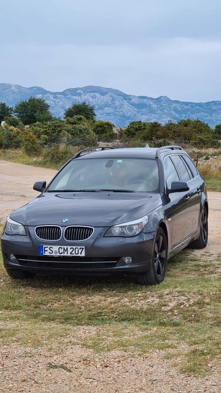 Grau Gebraucht 2009 BMW 525 Exclusive Kombi | 5.200 € (Fairer Preis) - Bild 1/4