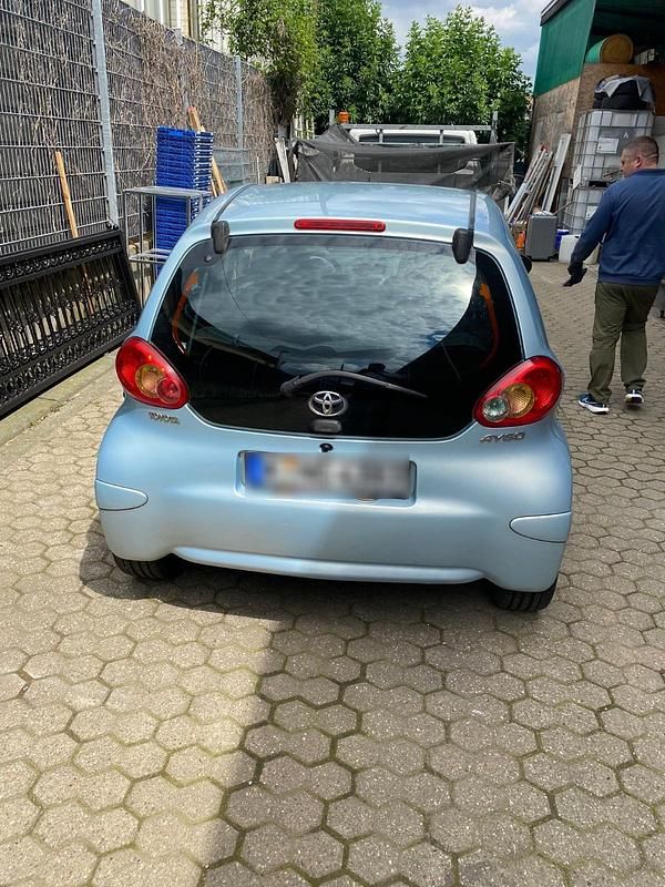 Gebraucht Toyota Aygo 69 PS (50 kW) 2005 Blau Kleinwagen
