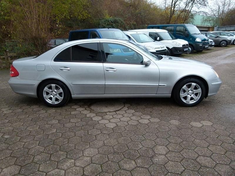 Gebraucht Mercedes E200 163 PS (119 kW) 2004 Silber Limousine