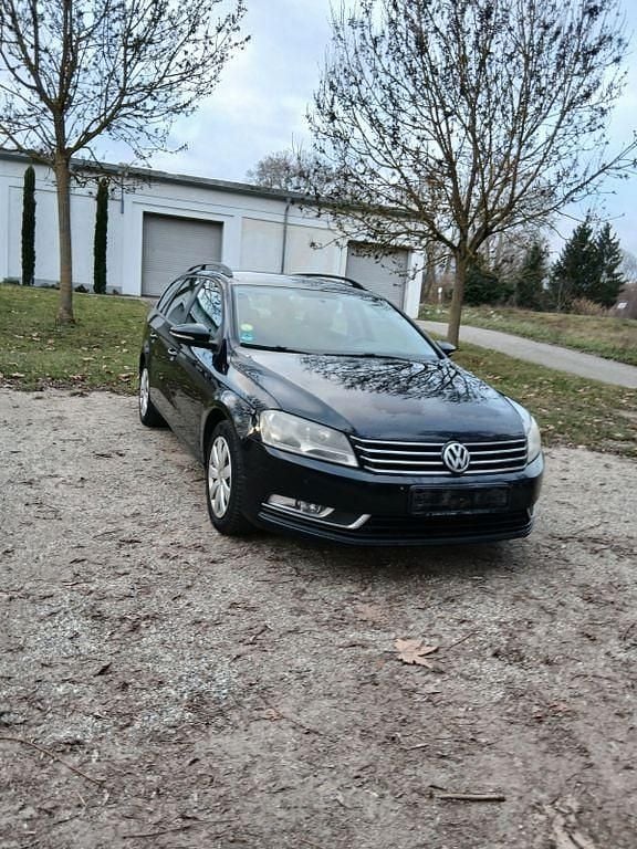 Gebraucht 2012 VW Passat Trendline Limousine | 3.800 € (Superpreis) - Bild 1/4