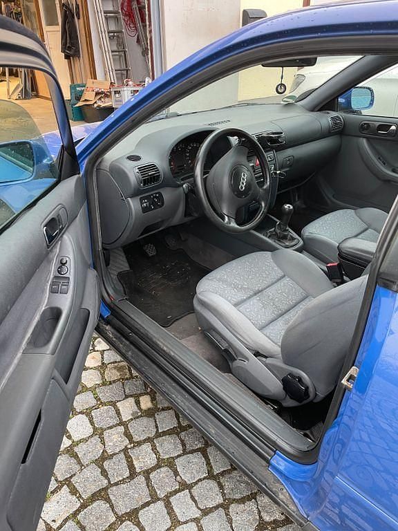 Second-hand Audi A3 101 CP (74 kW) 1996 Albastru Hatchback