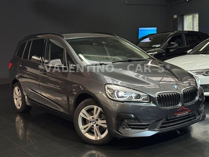 Grau Gebraucht 2019 BMW 218 Gran Tourer Advantage Van / Kleinbus | 20.999 € (Teuer) - Bild 1/4