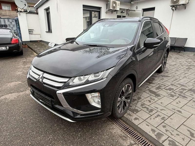 Pantherschwarz (p) Gebraucht 2021 Mitsubishi Eclipse Cross Diamant Edition SUV | 15.980 € (Fairer Preis) - Bild 1/4