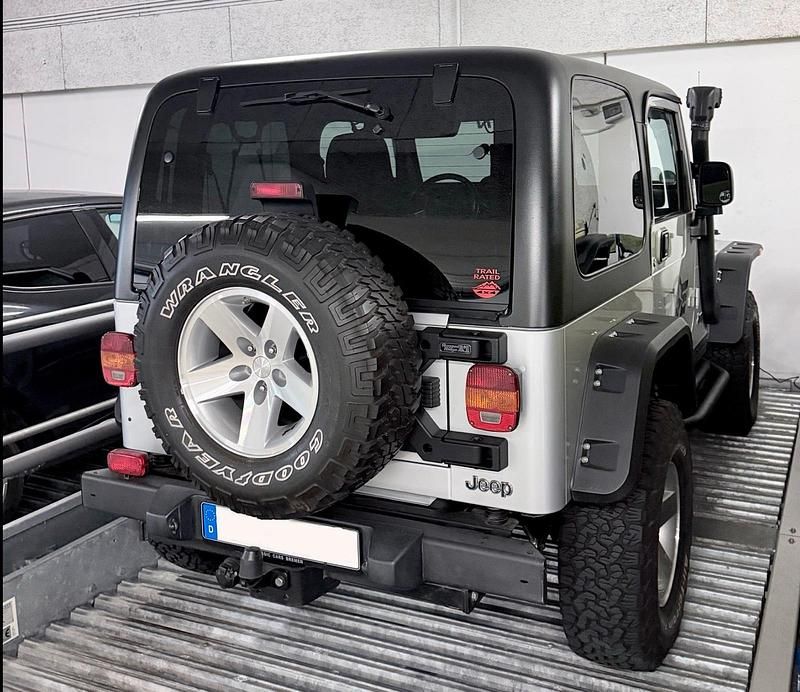 Gebraucht Jeep Wrangler Rubicon 174 PS (127 kW) 2003 Silber SUV