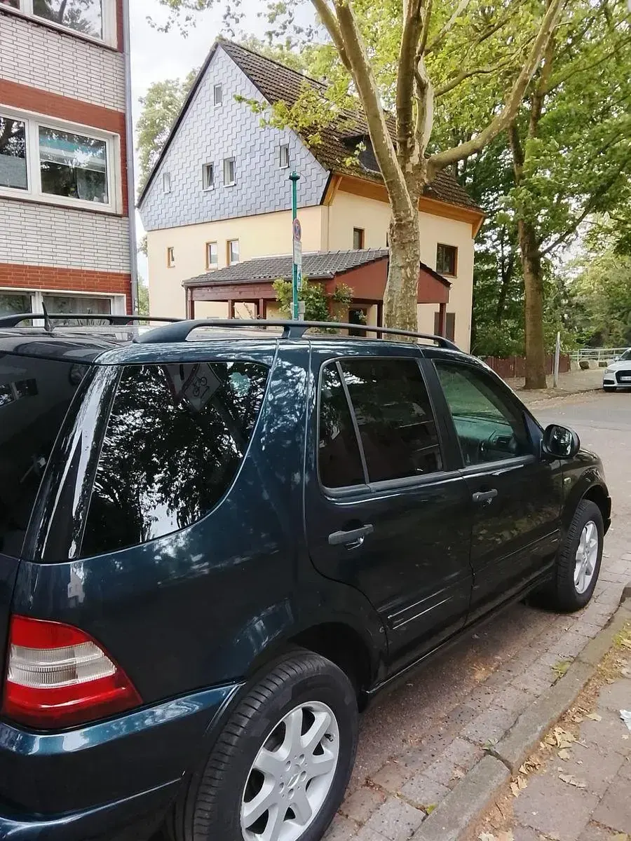 Second-hand Mercedes ML430 272 CP (200 kW) 2001 Negru SUV